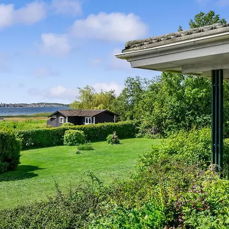 Holiday home 4 Bedroom Cozy In Holbaek